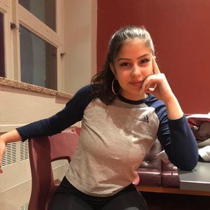 Meet your Posher, Elia